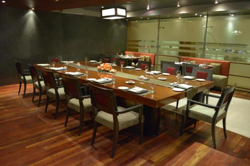 Park Lane Hotel Lahore Exteriör bild
