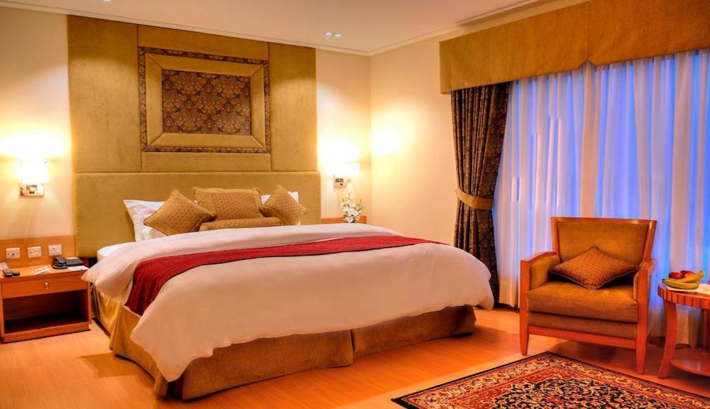 Park Lane Hotel Lahore Exteriör bild