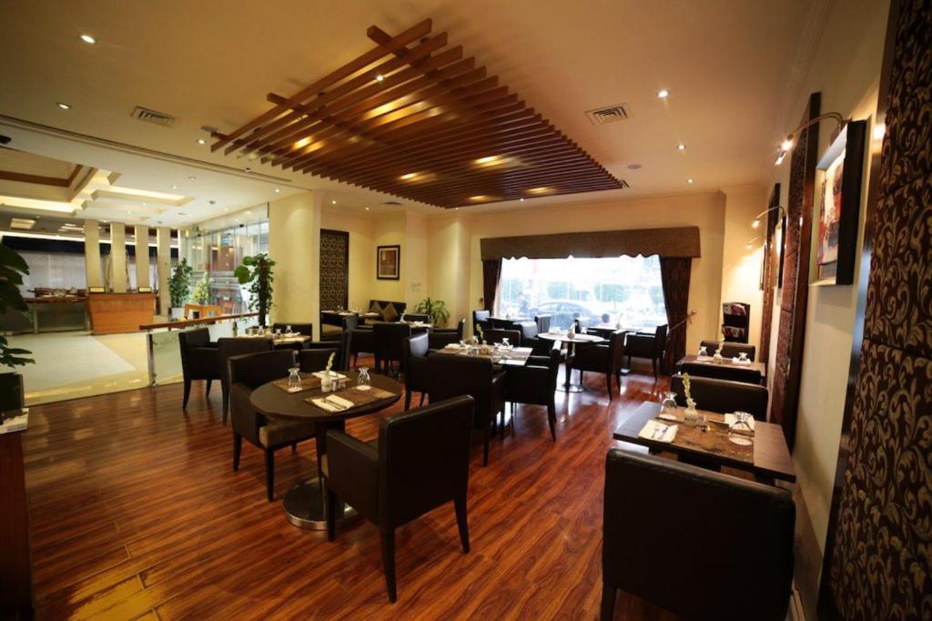 Park Lane Hotel Lahore Exteriör bild